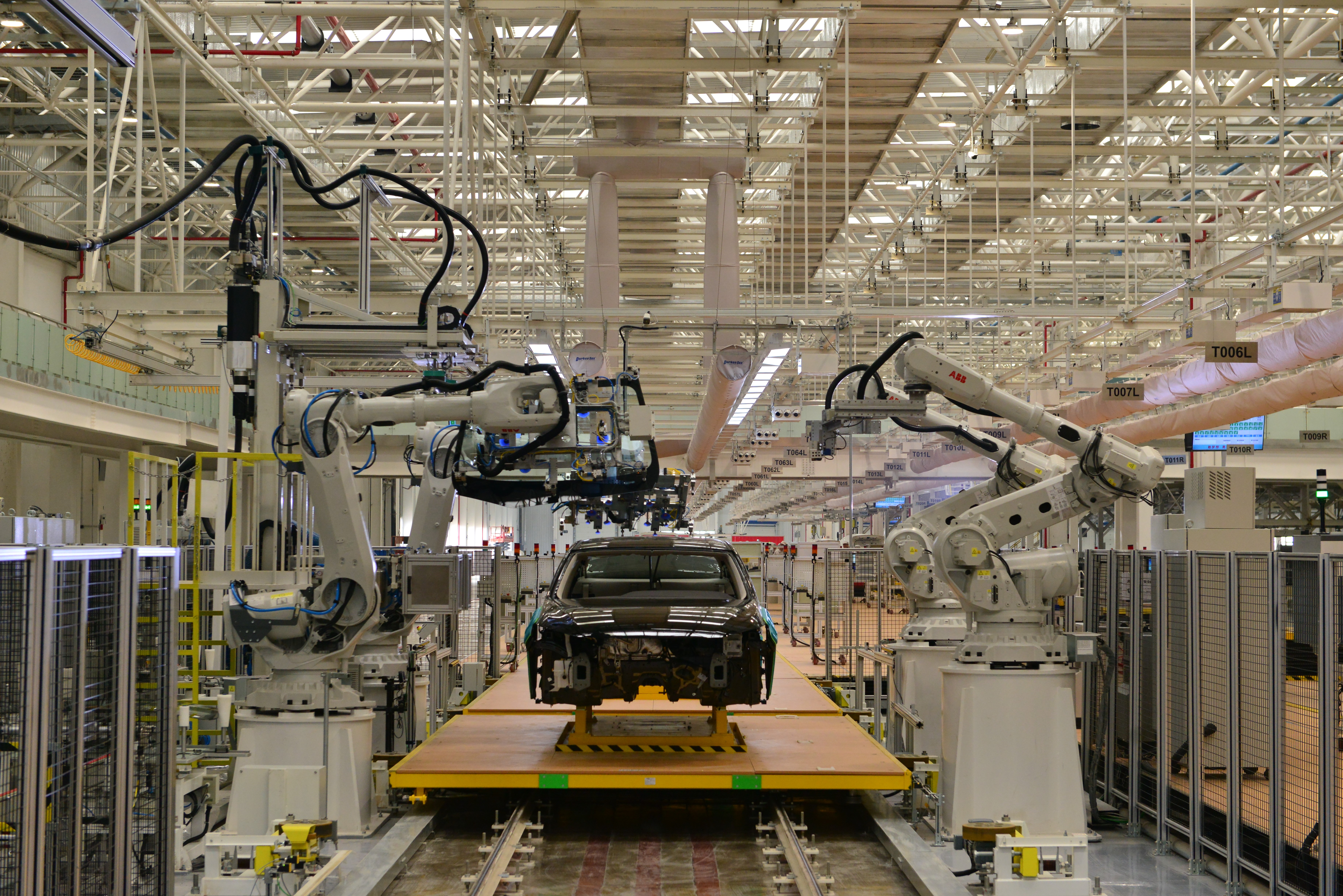 52秒下線一臺汽車、1分鐘生產(chǎn)線切換 廣汽傳祺打造自我感知工廠